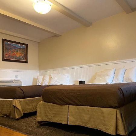 Western Star Inn Райфл Экстерьер фото