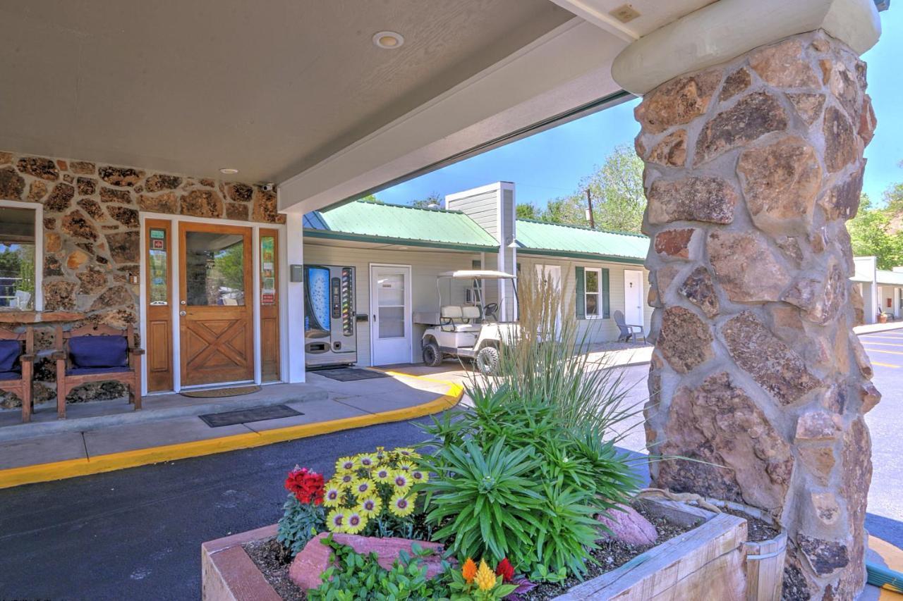 Western Star Inn Райфл Экстерьер фото