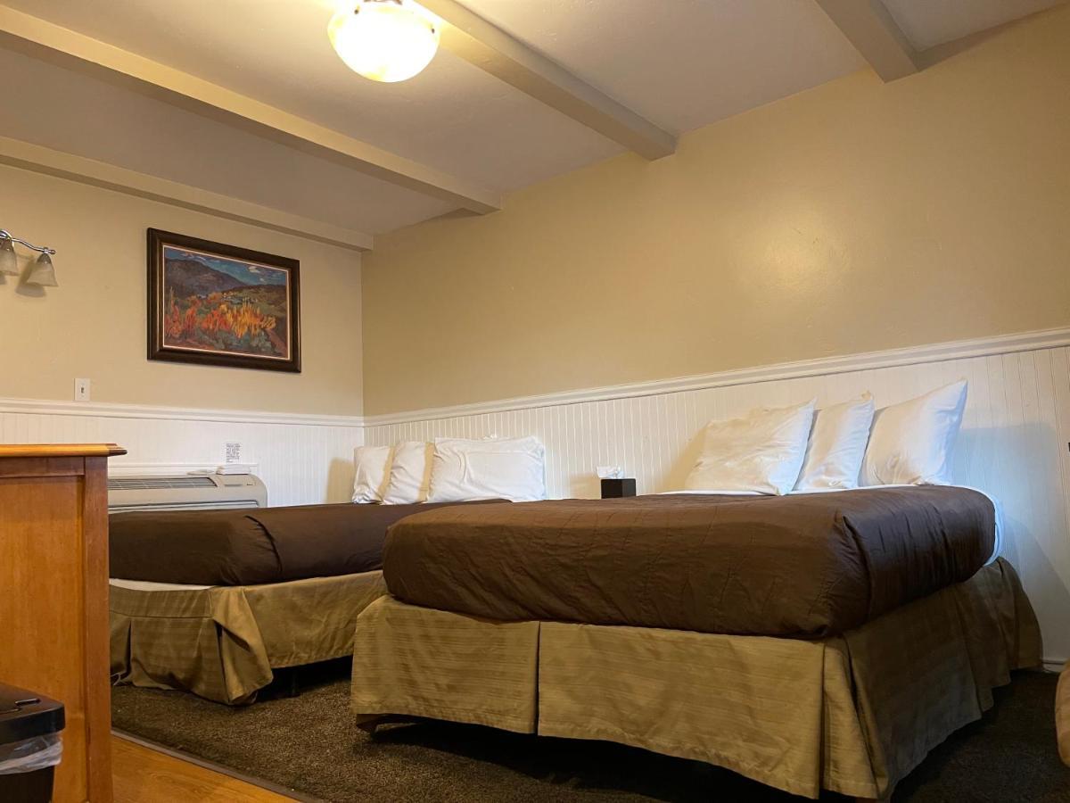 Western Star Inn Райфл Экстерьер фото