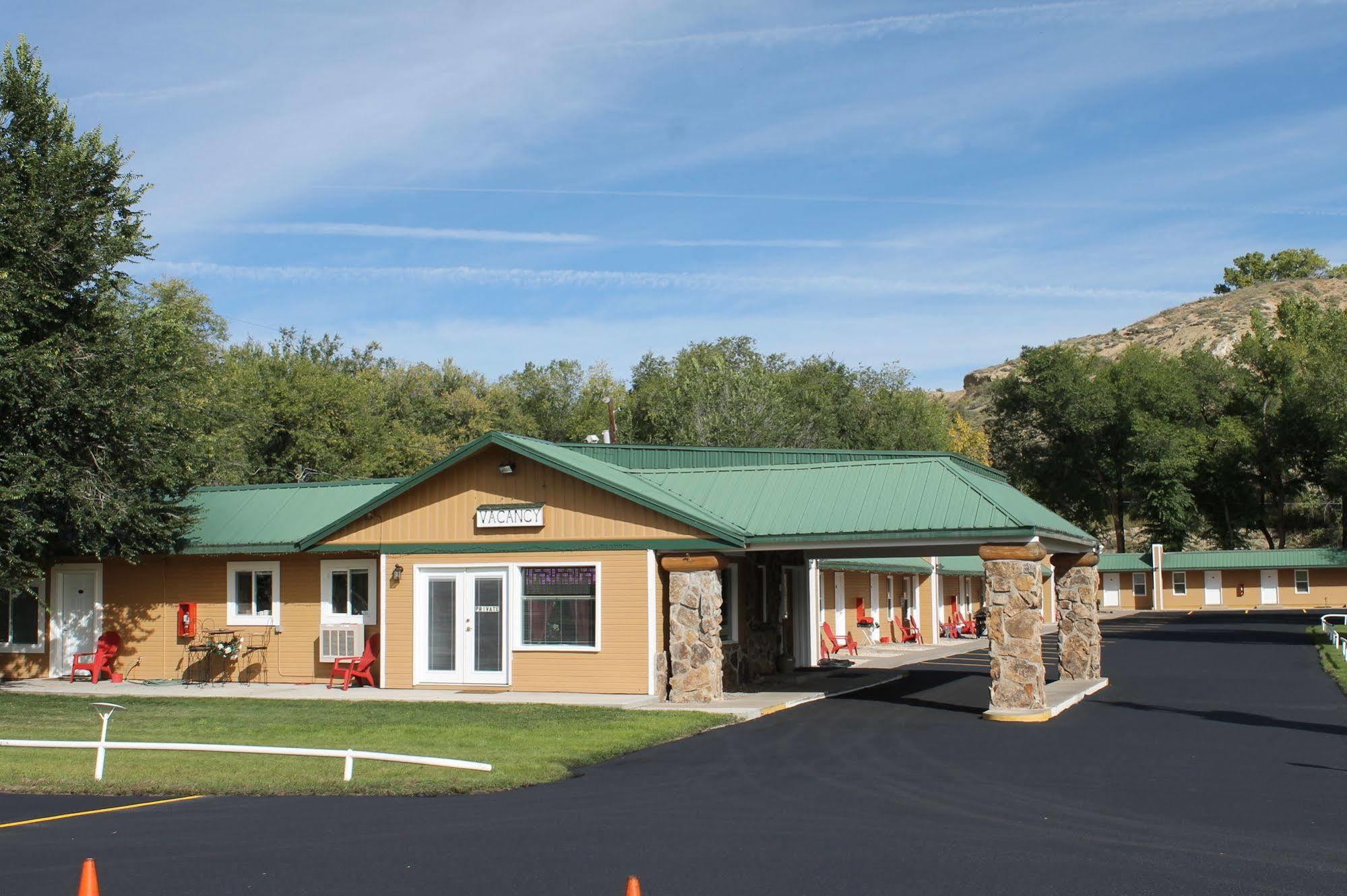 Western Star Inn Райфл Экстерьер фото
