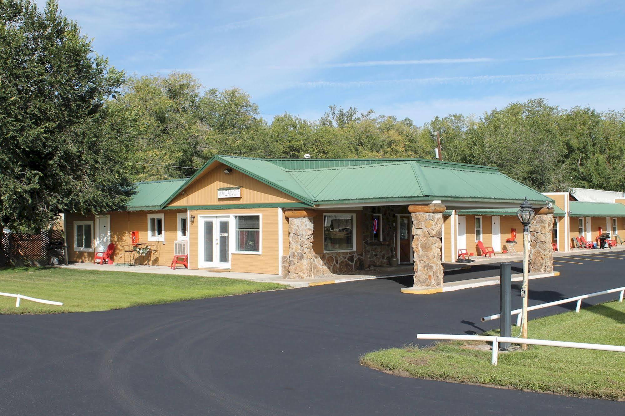 Western Star Inn Райфл Экстерьер фото