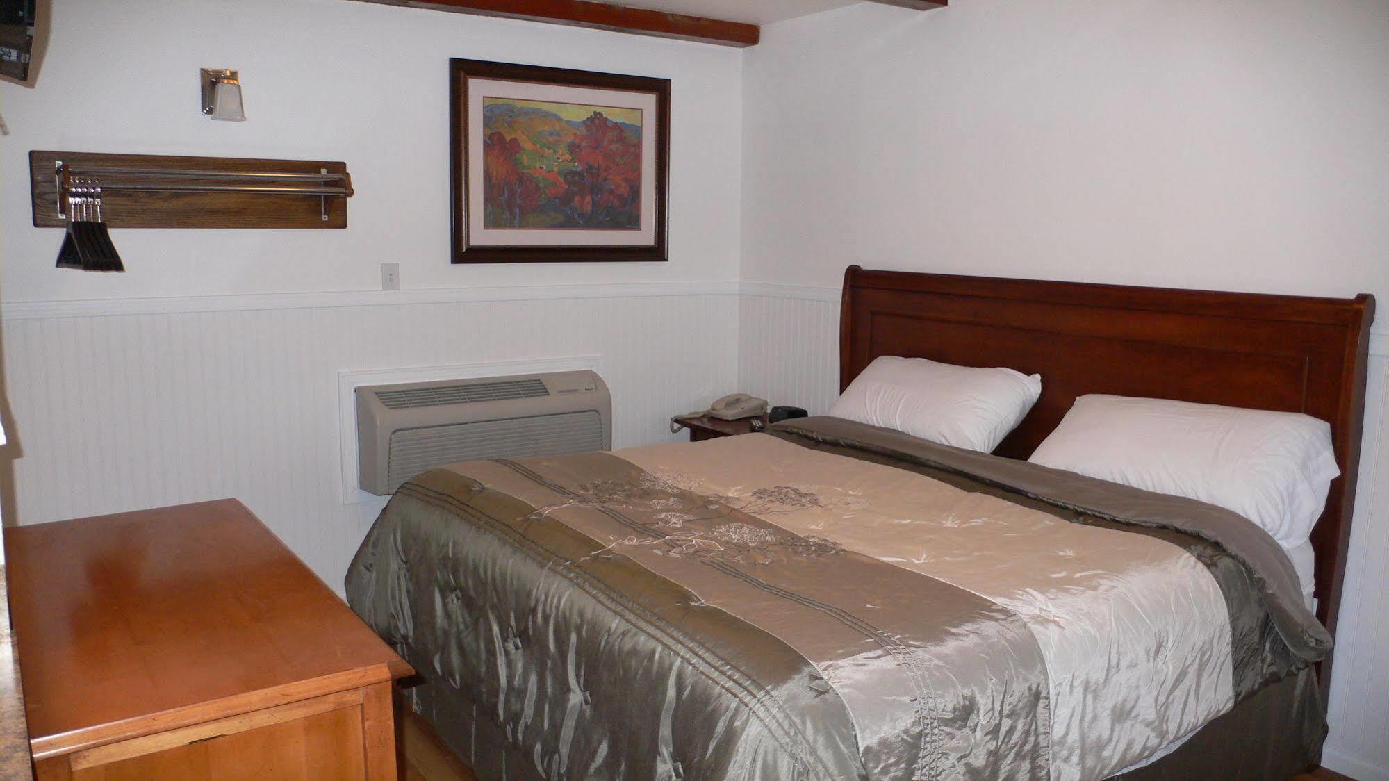 Western Star Inn Райфл Экстерьер фото
