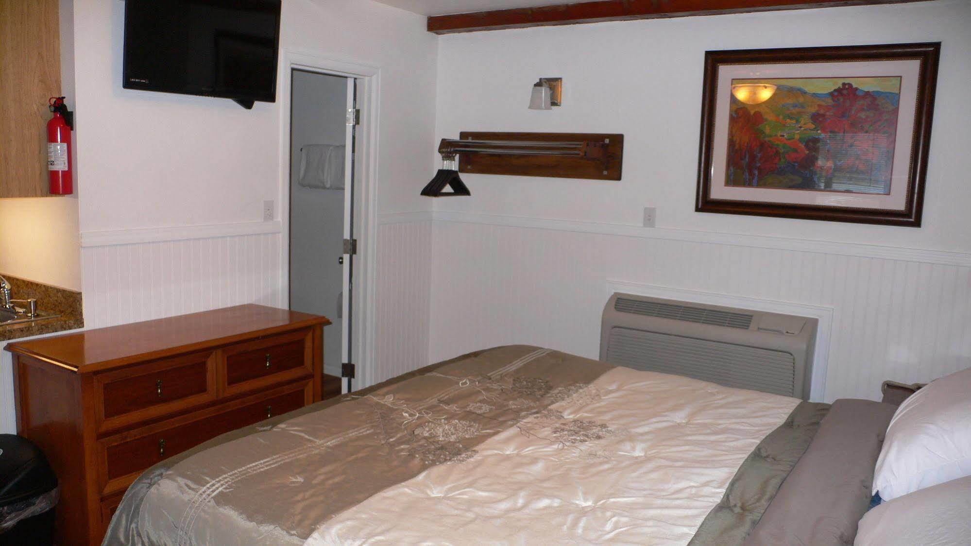 Western Star Inn Райфл Экстерьер фото