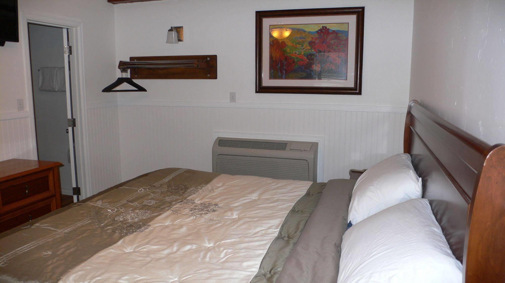 Western Star Inn Райфл Экстерьер фото