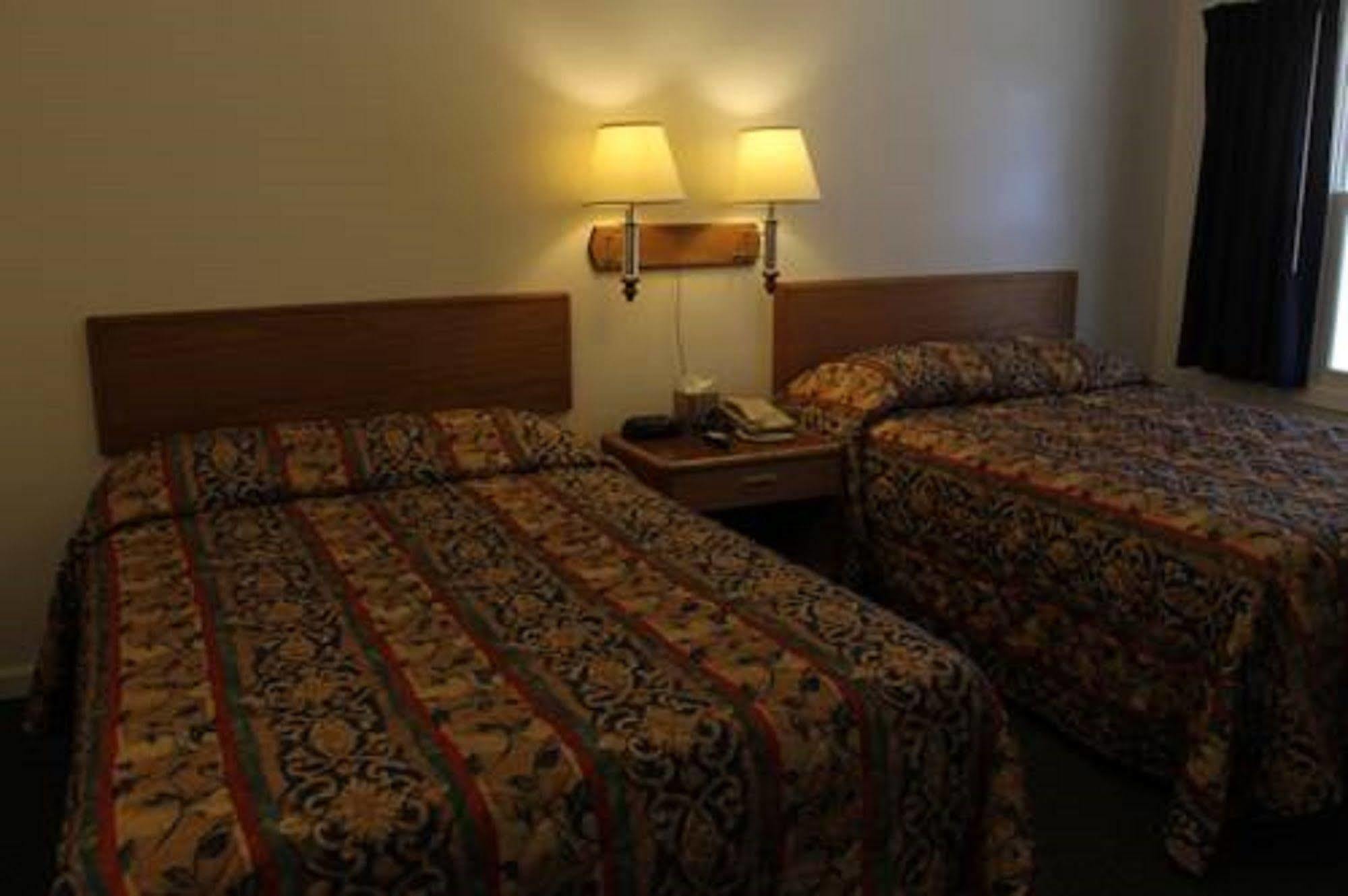 Western Star Inn Райфл Экстерьер фото
