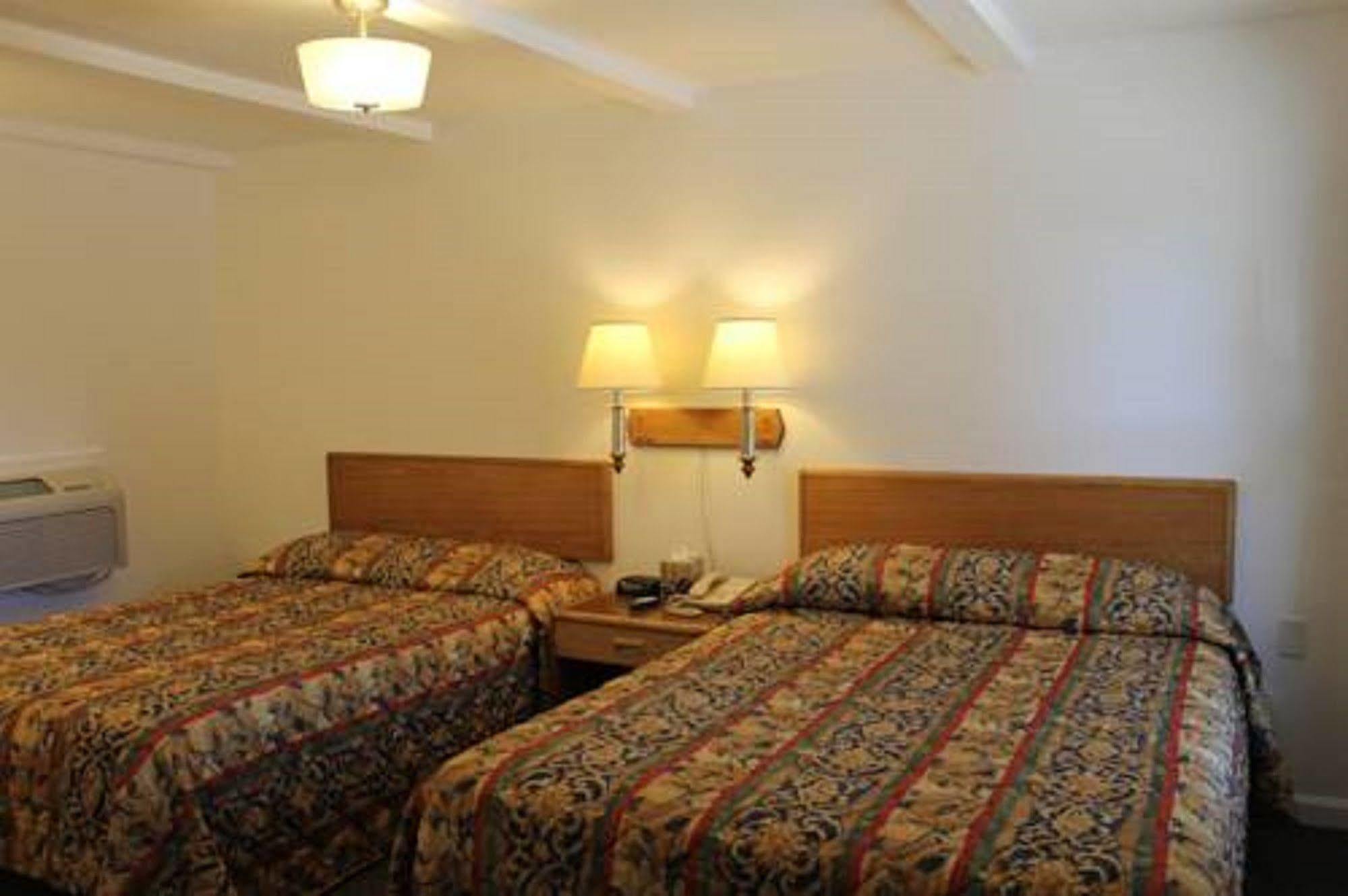 Western Star Inn Райфл Экстерьер фото