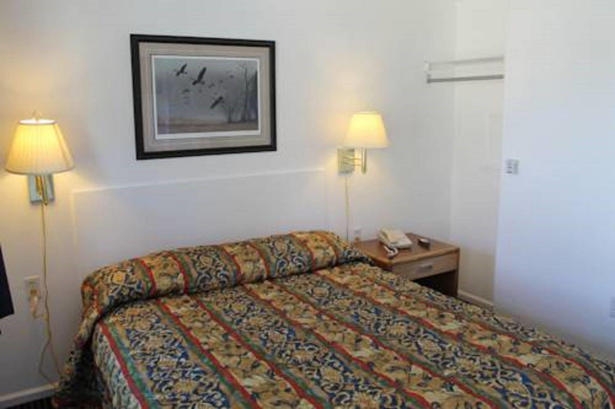 Western Star Inn Райфл Экстерьер фото