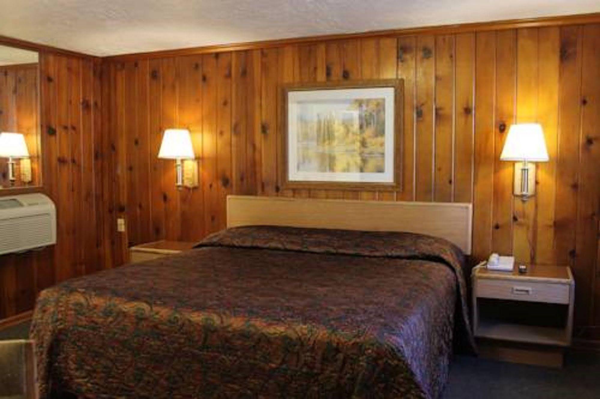 Western Star Inn Райфл Экстерьер фото