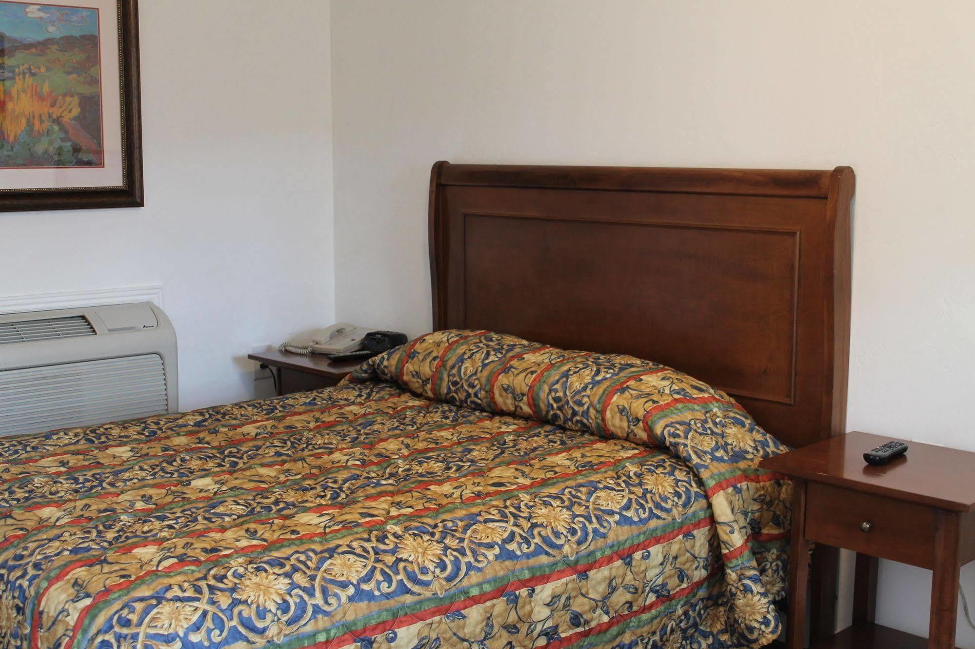 Western Star Inn Райфл Экстерьер фото